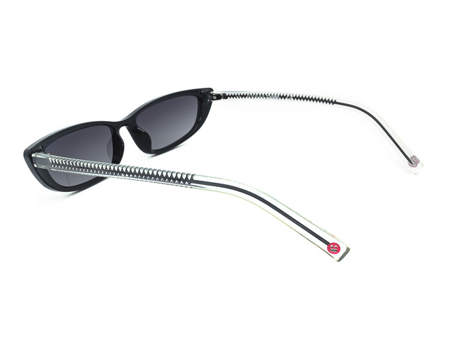 Сонцезахисні окуляри GUESS GU8210 01B 57 мм. GRADIENT GREY. Фото 4